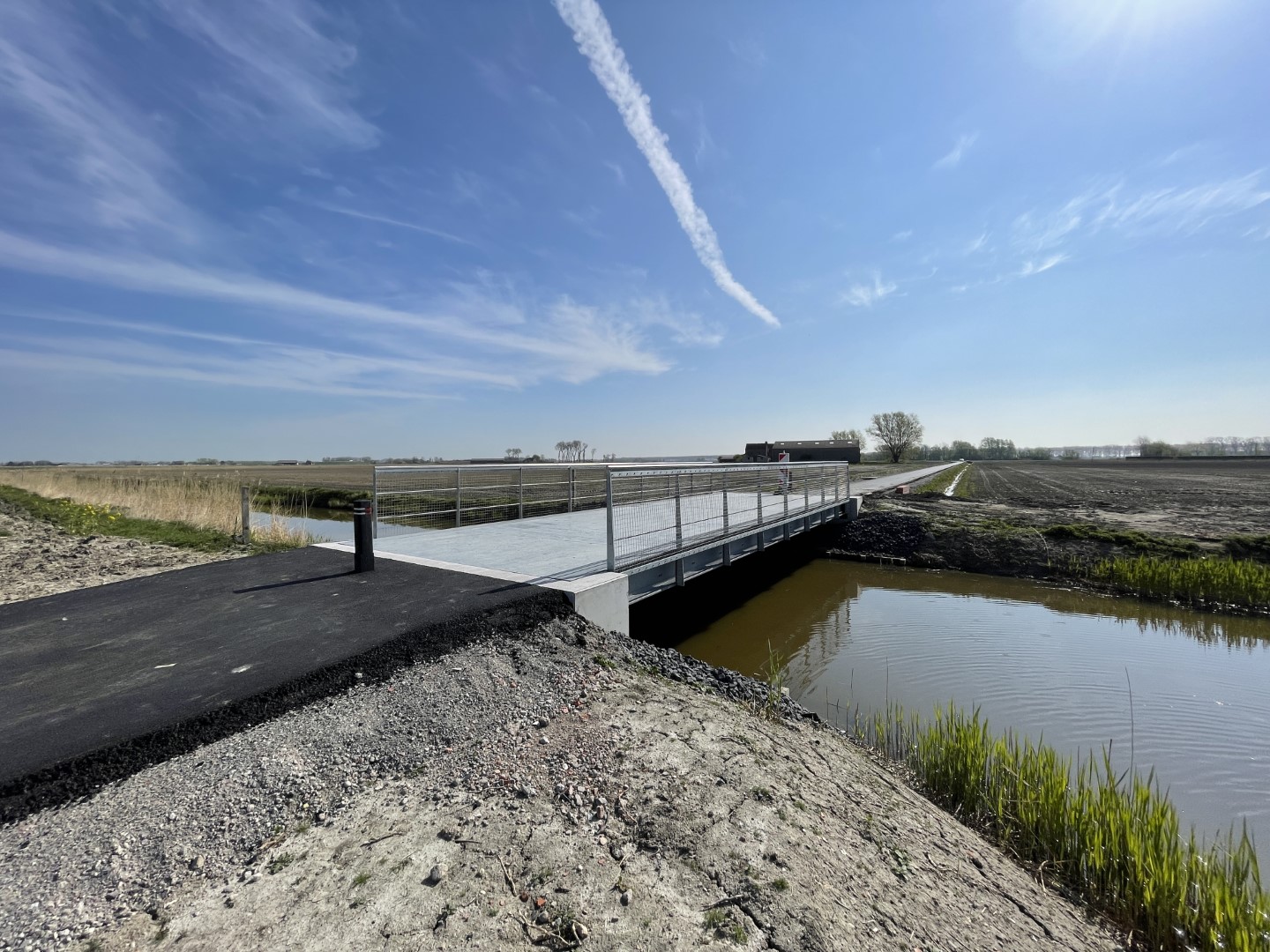Nieuwe fietsbrug over Zwinnevaart, te Damme