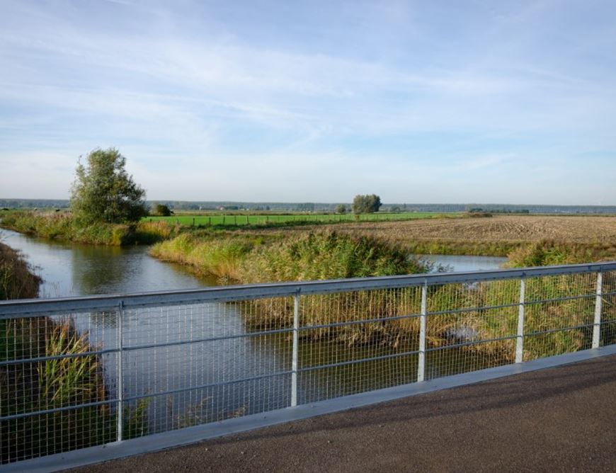 Fietspad met brug over Zwinnevaart 