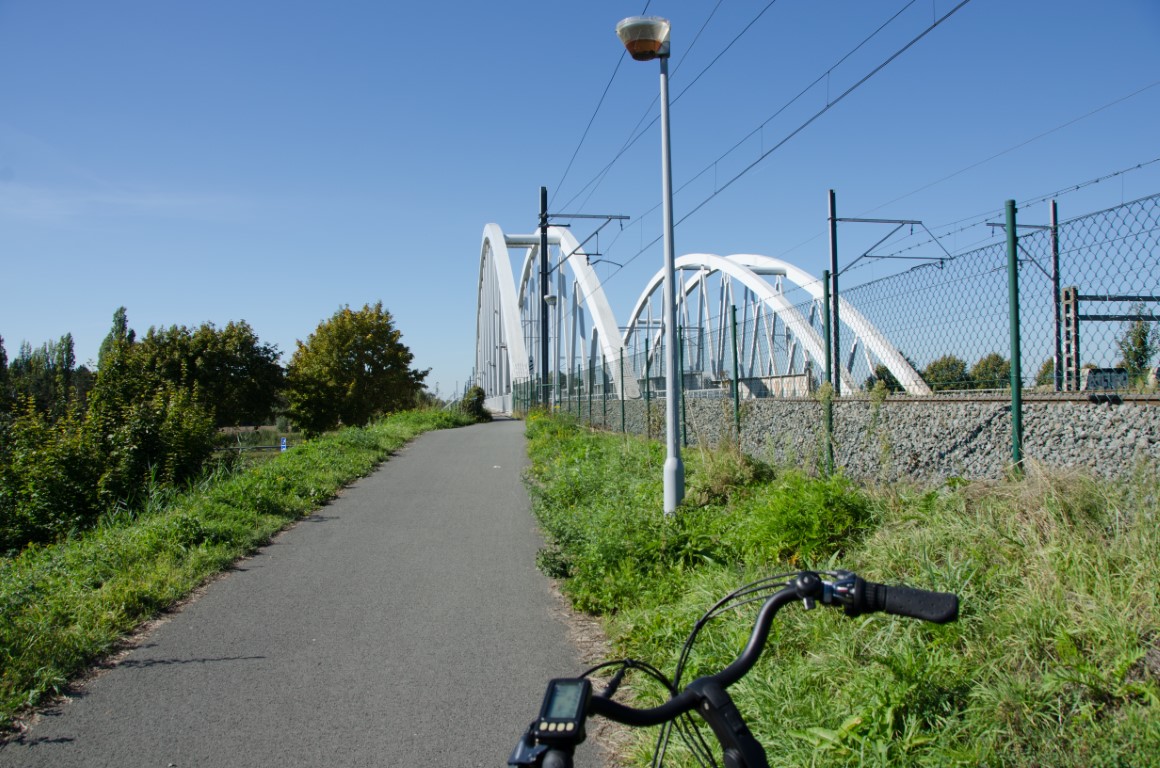 fietsverbinding aan de zuidkant van de spoorlijn