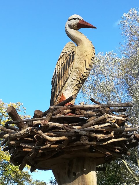 houten ooievaar in omgeving Eendenkooi