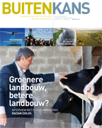 Cover van Buitenkans magazine nummer 2: Eurocommissaris Dacian Ciolos bij koeien in de stal