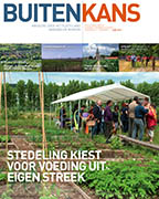 cover Buitenkans 7: mensen bij elkaar in een volkstuin, kop: stedeling kiest voor voeding uit eigen streek 
