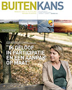 cover Buitenkans 8: minister Joke Schauvlieghe zittend op bank in herfstbos, kop: ik geloof in participatie en een aanpak op maat