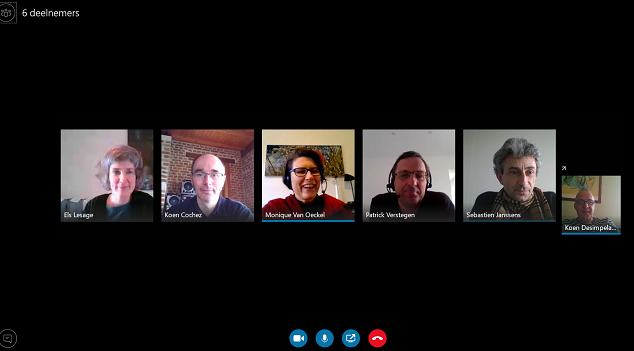Schermafbeelding van mensen in overleg via Skype