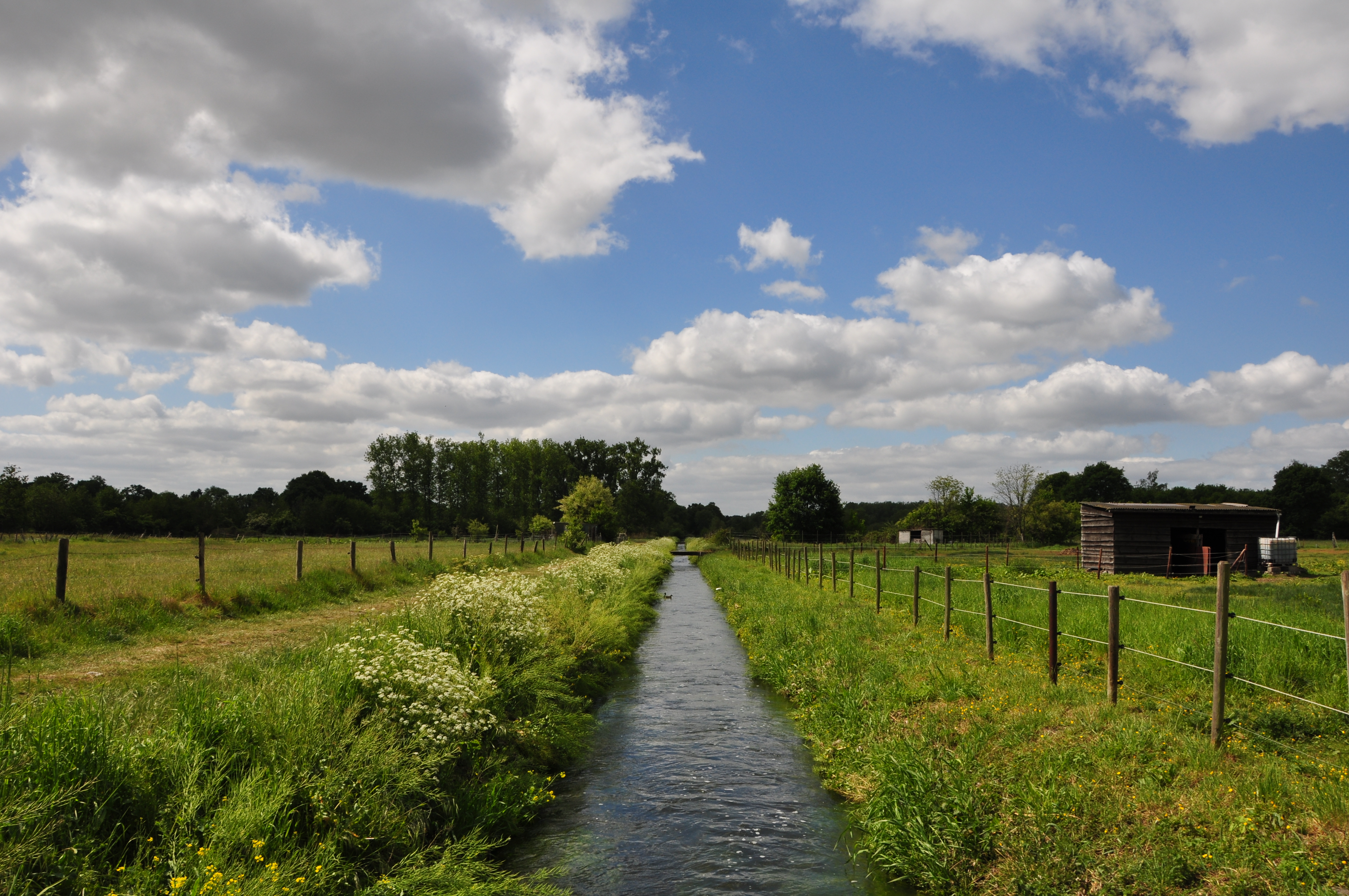 De Stiemer stroomt nu recht in het landschap.