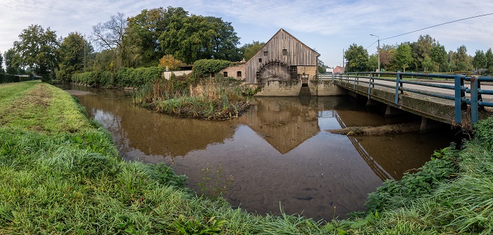 de Stiemerbeek met zijzicht van de Slagmolen