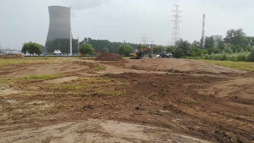 grondwerken in het park in wording