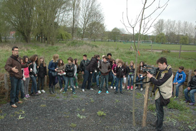 Toelichting aan leerlingen in educatieve tuin 