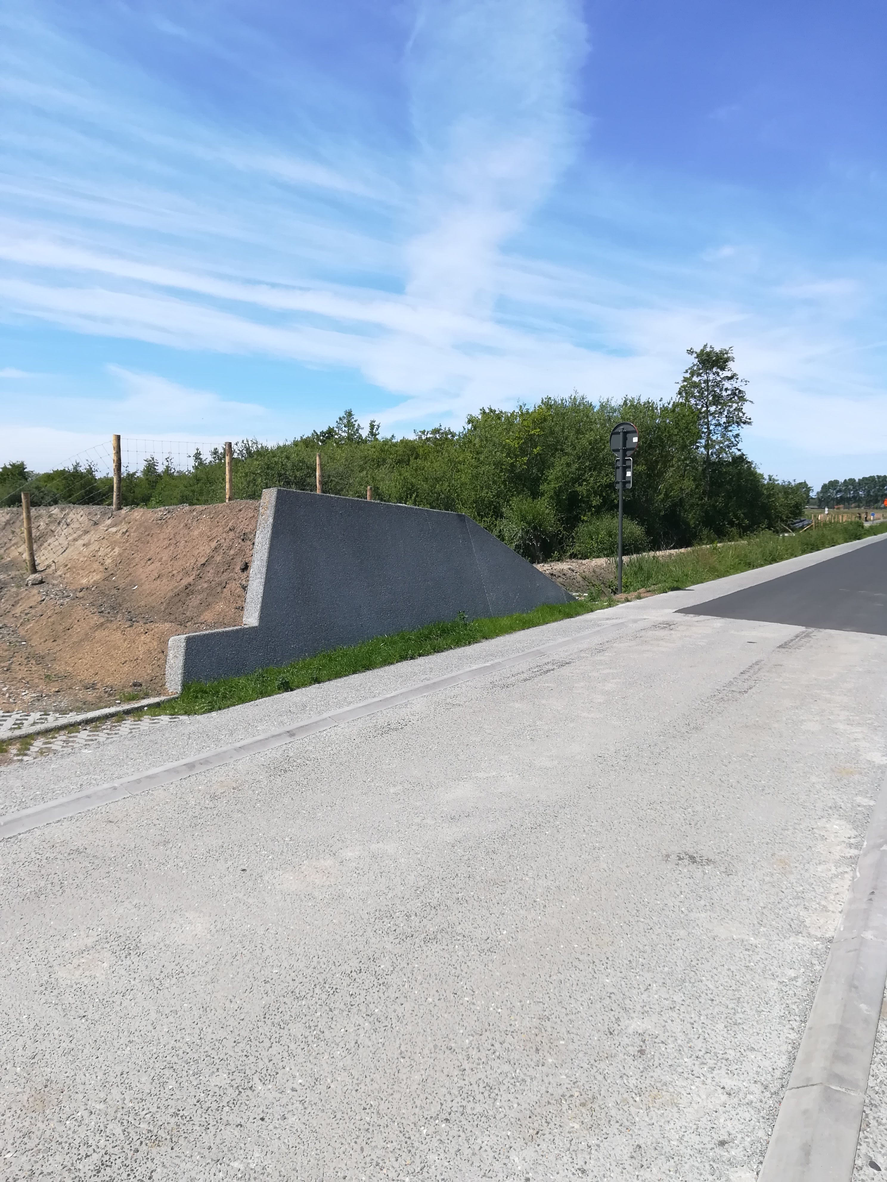 Dammesteenweg - De historische stadswallen werden gevisualiseerd, zodat een poorteffect ontstaat.