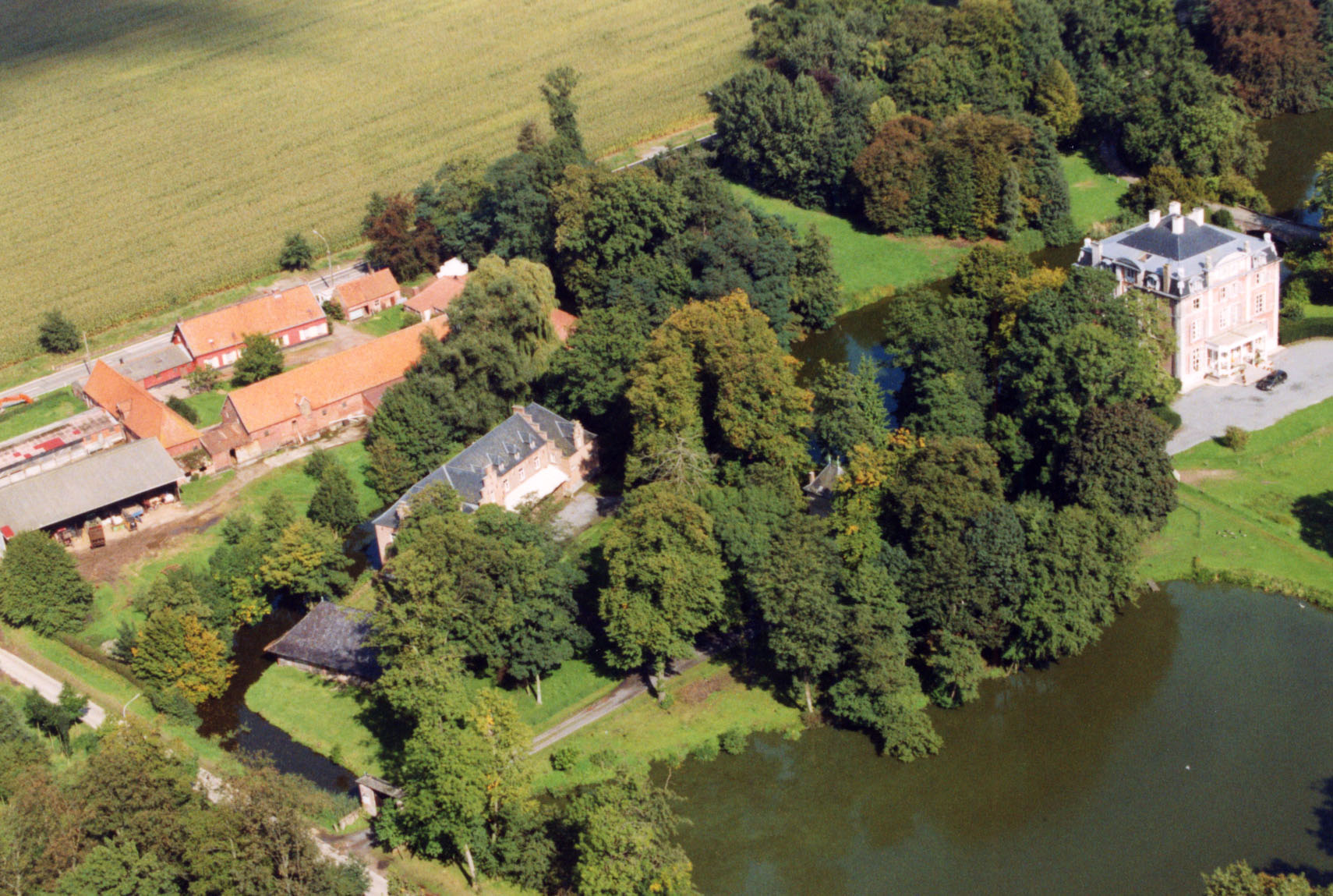 Luchtfoto van het kasteel van Lozer