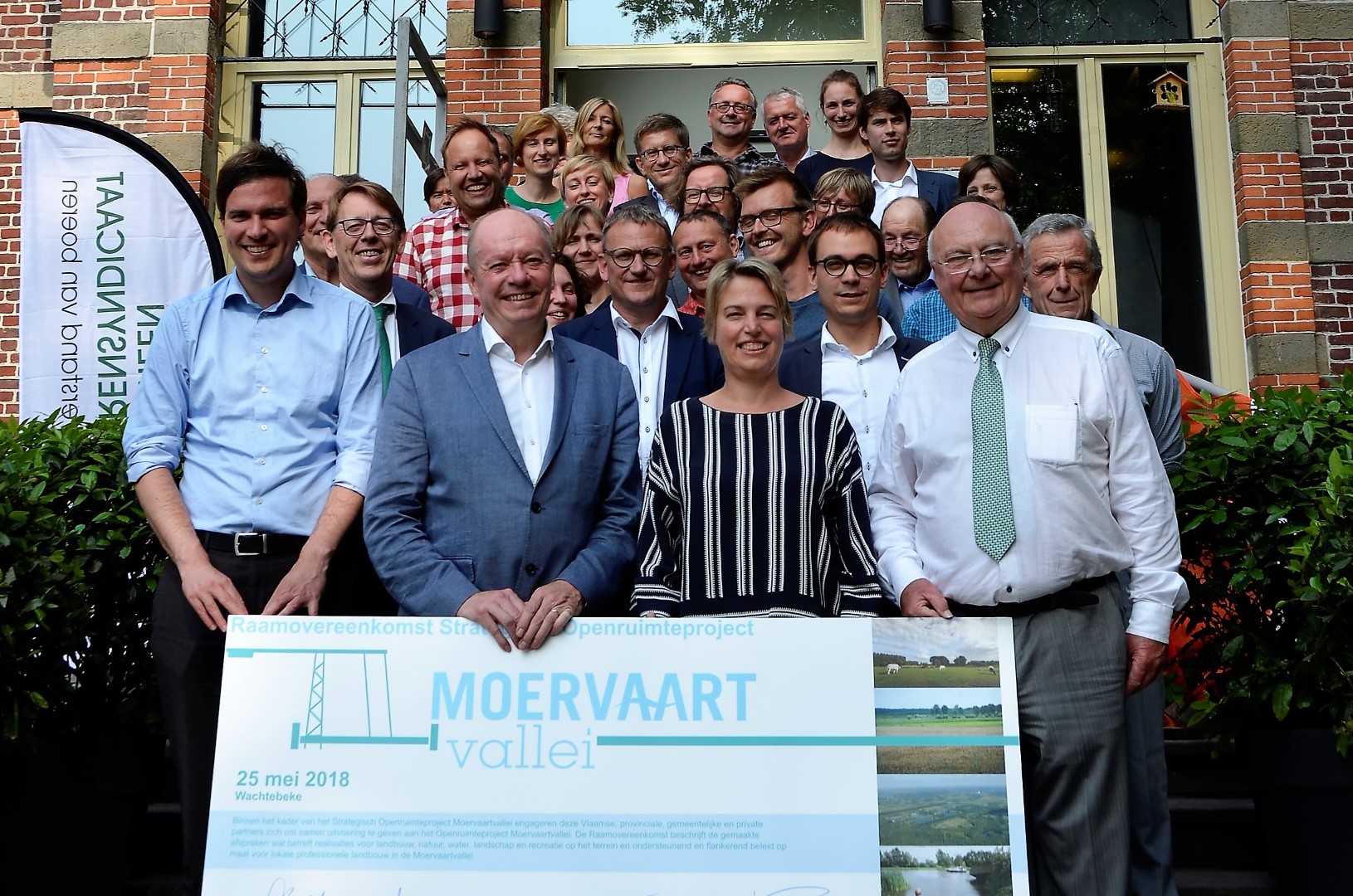 groepsfoto bij ondertekening raamovereenkomst 2018