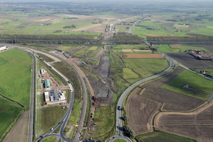 luchtbeeld van de snelweg A11 in aanbouw (c)Henderyckx Aerialphotography voor firma DeNul