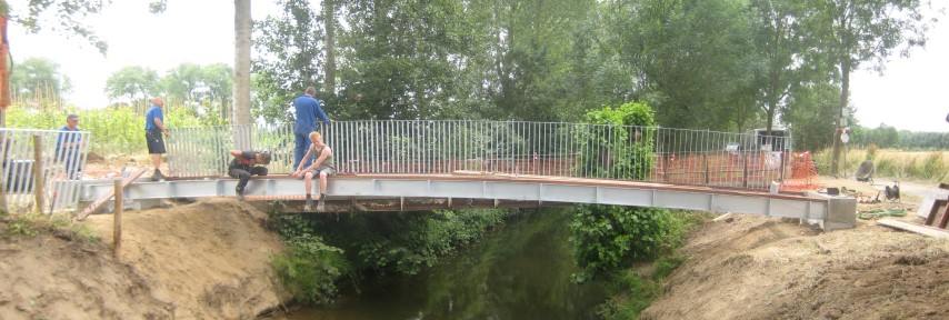 Brug in aanbouw over Zwalmbeek