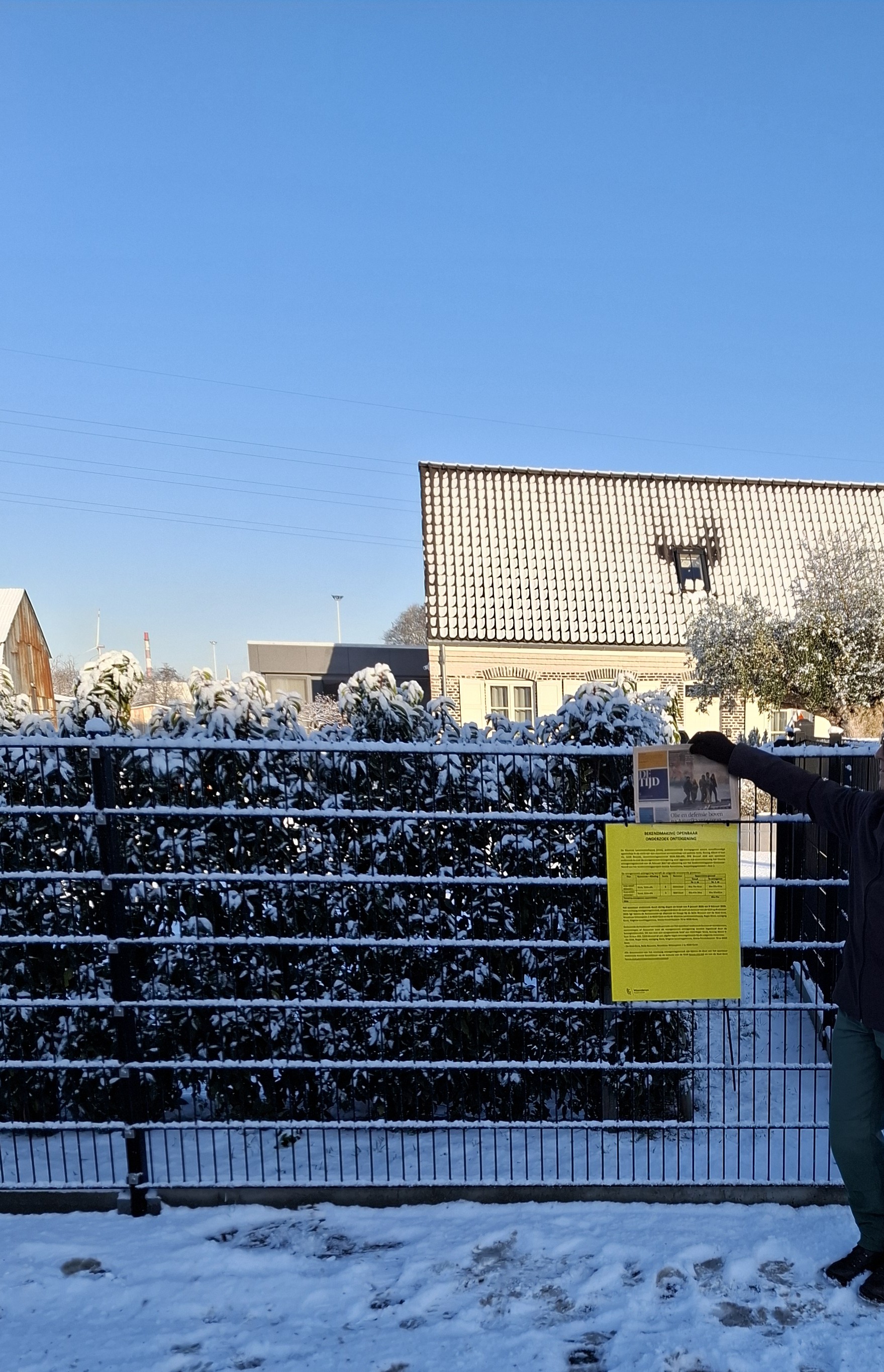 plaatsing affiche deels te onteigenen perceel met aankondiging openbaar onderzoek