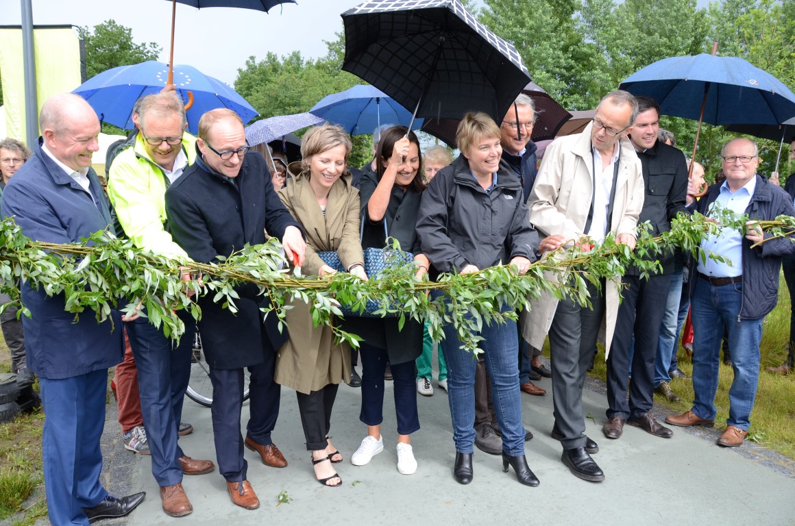 Inhuldiging fietstraject tussen de Klossestraat en de Rijvisschestraat op 17 juni 2016