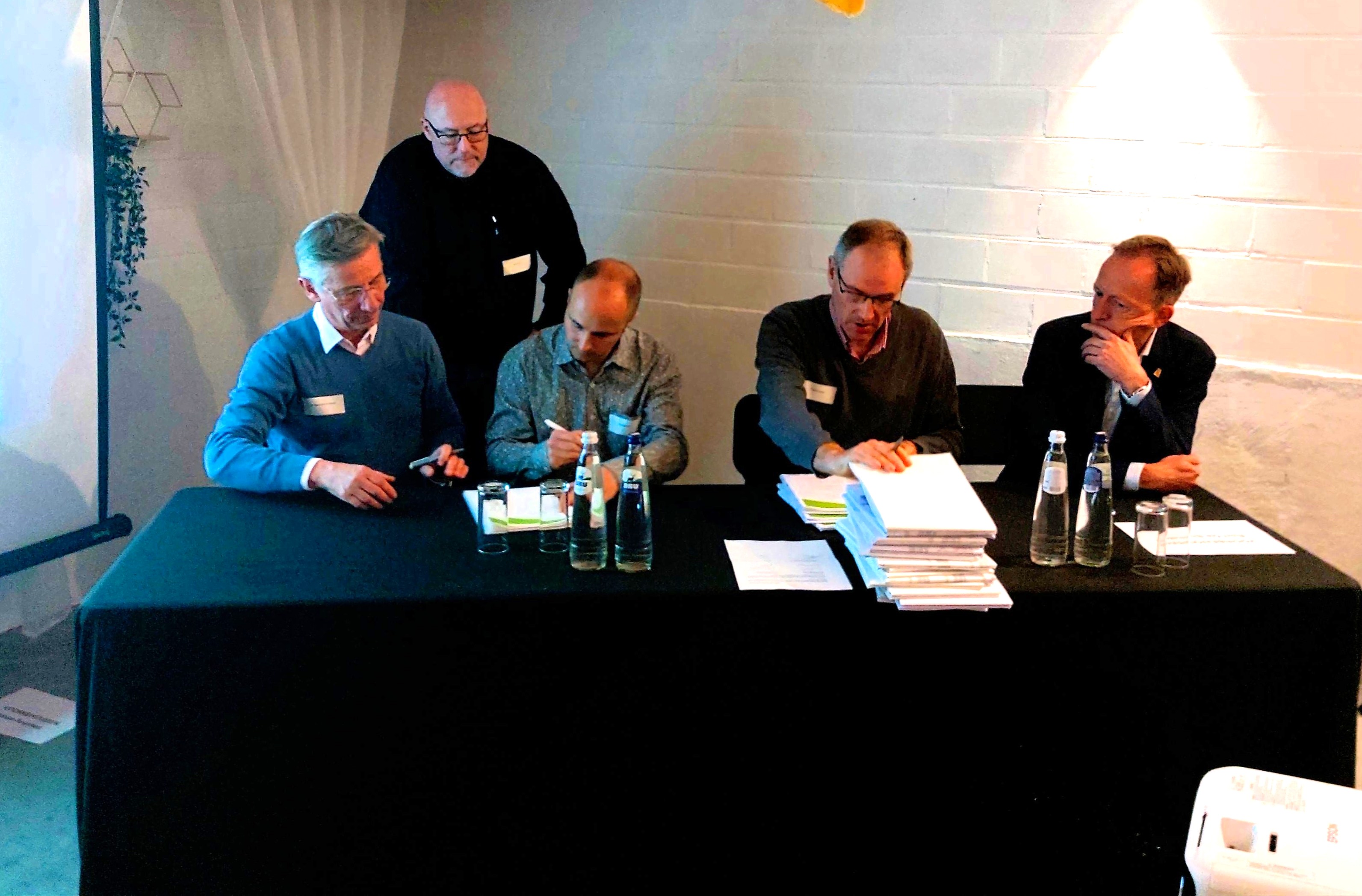 Ondertekening van de plannen horend bij de ruilverkavelingsakte