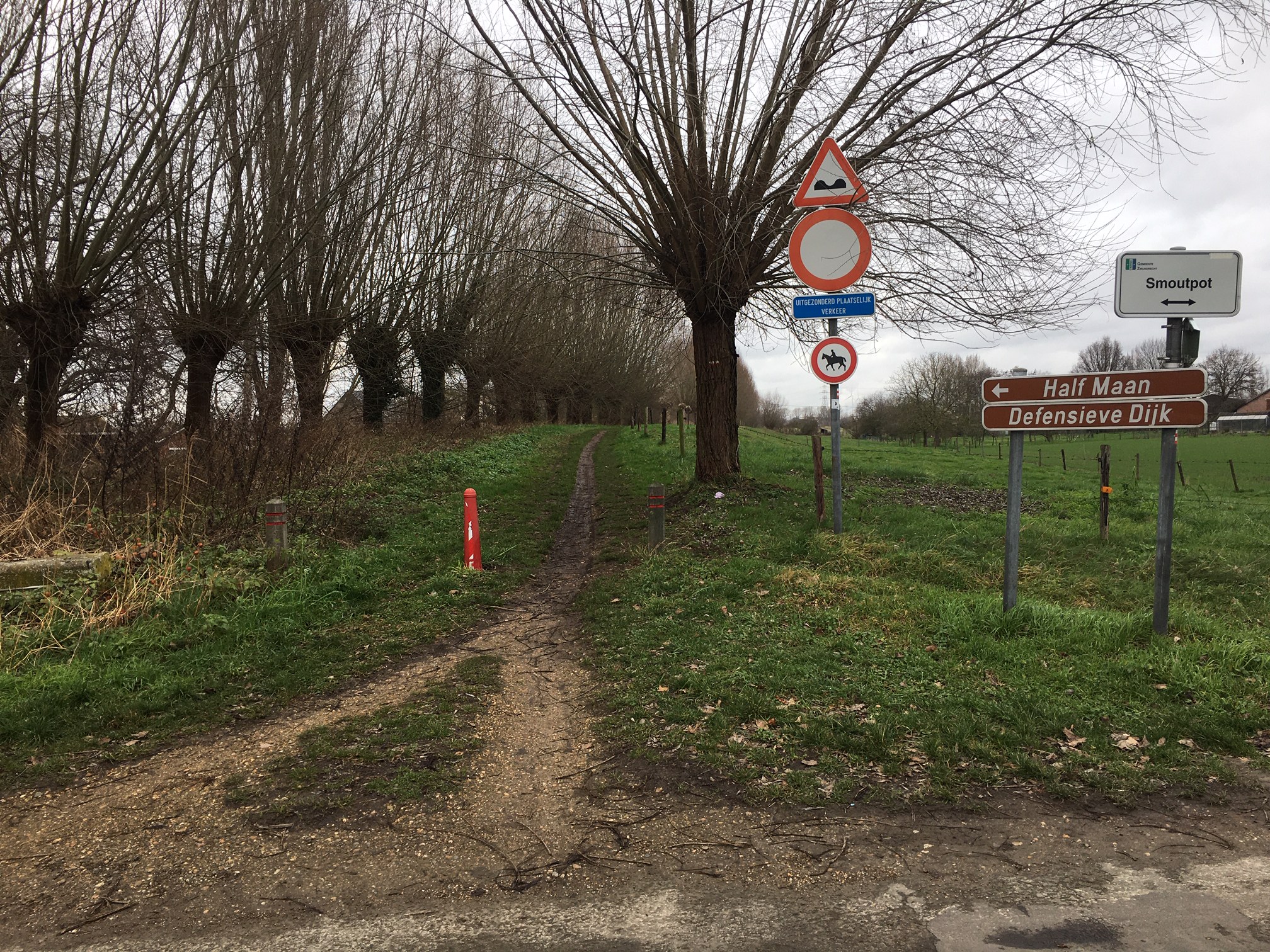 Foto van toegang defensieve dijk Zwijndrecht