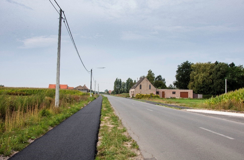 nieuw vrijliggend fietspad tussen Izenberge en Leisele