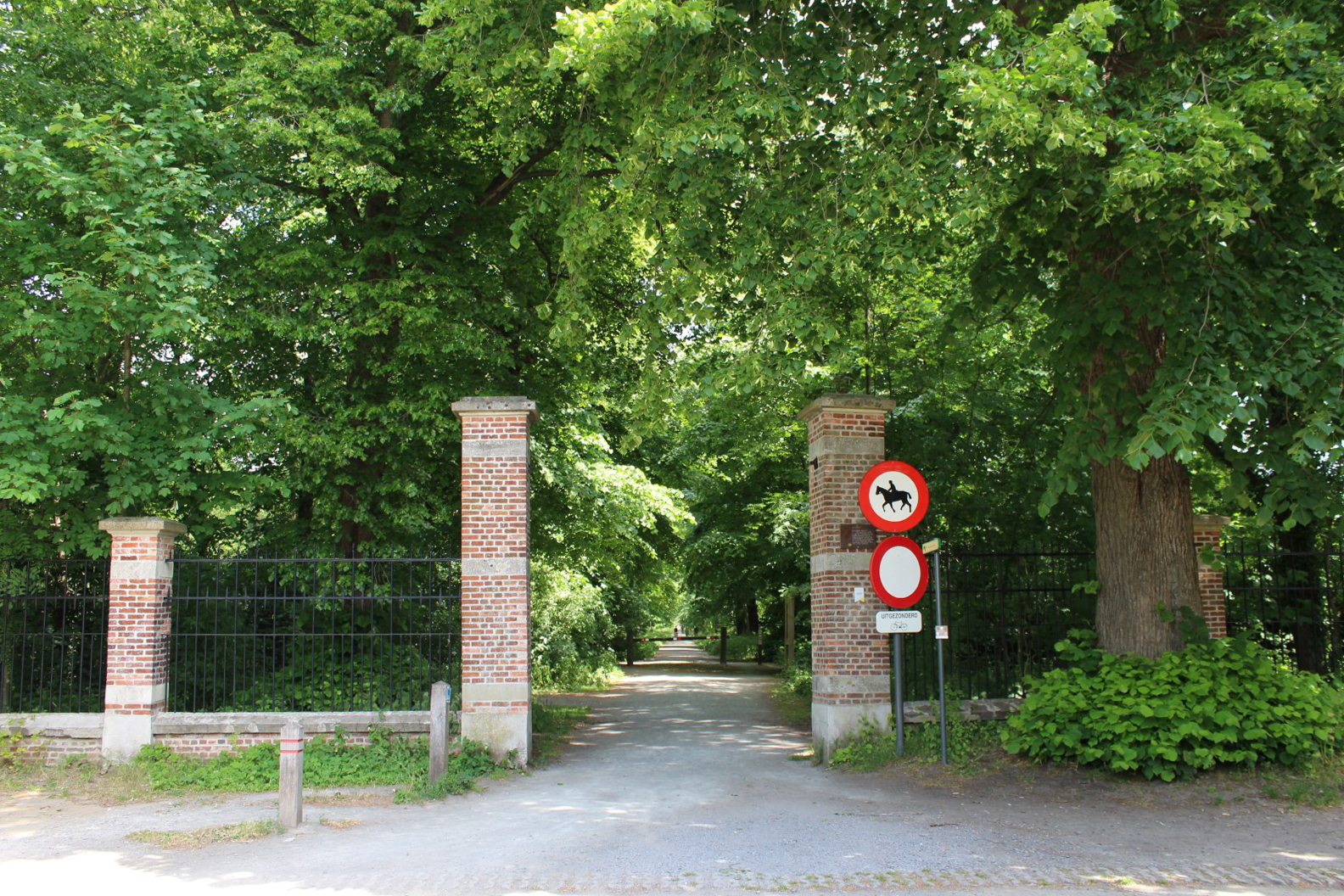 toeganspoort Astenedreef