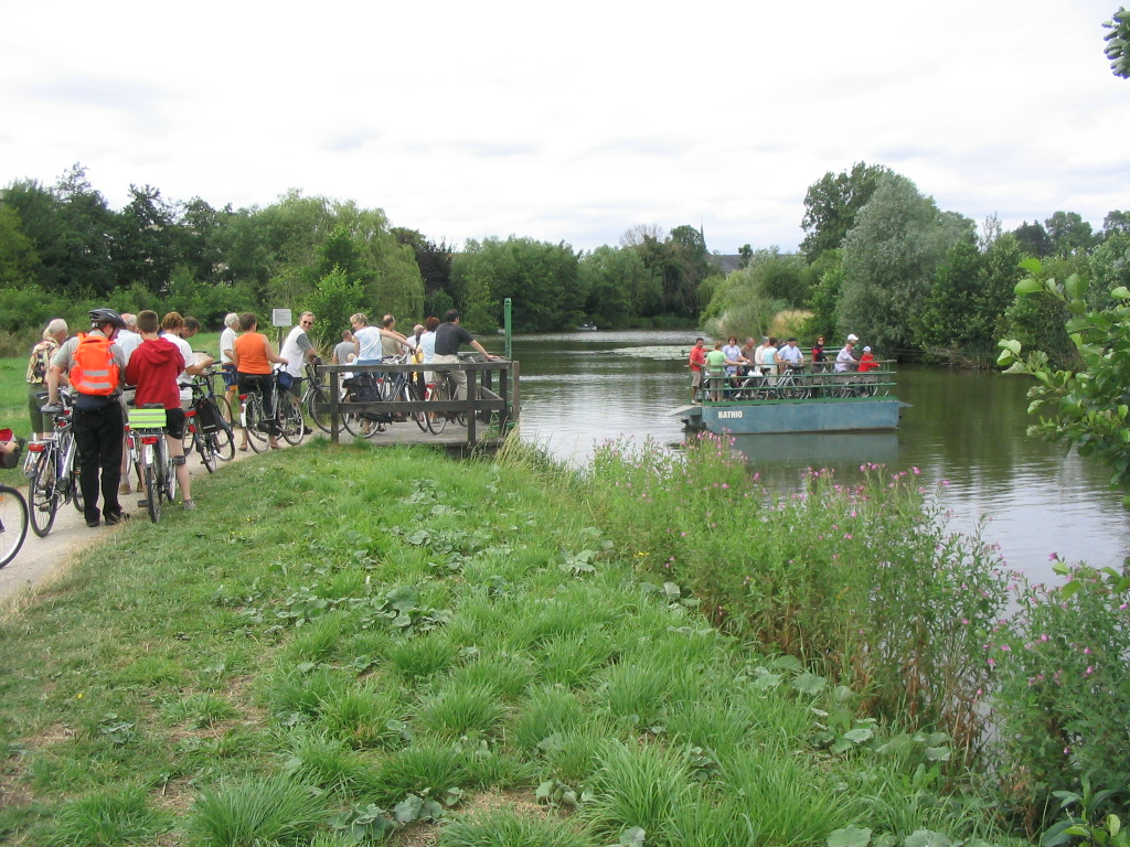 fiets- en wandelpad naar overzetpont Bathio