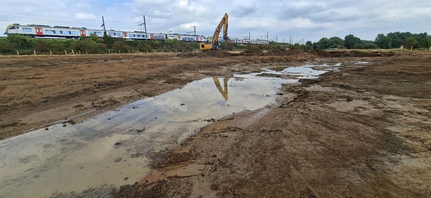 graafwerken op locatie 5 langs de spoorweg