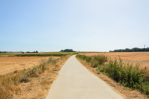 Foto toont voorbeeld van een betonweg