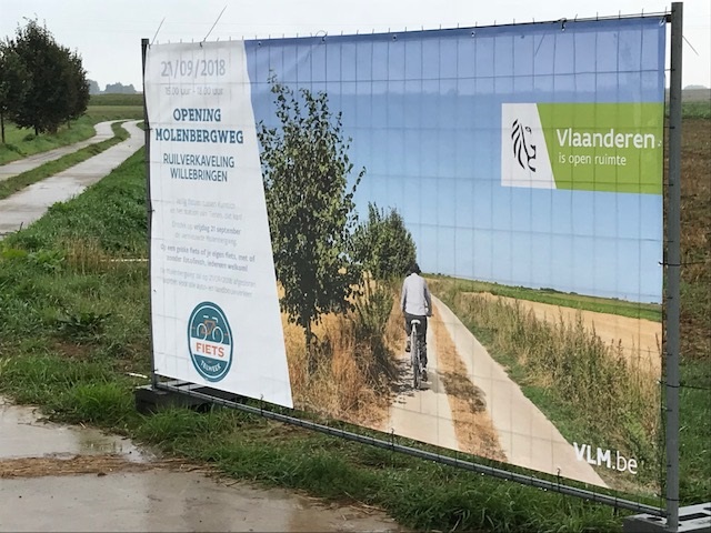 Foto toont banner met aankondiging event