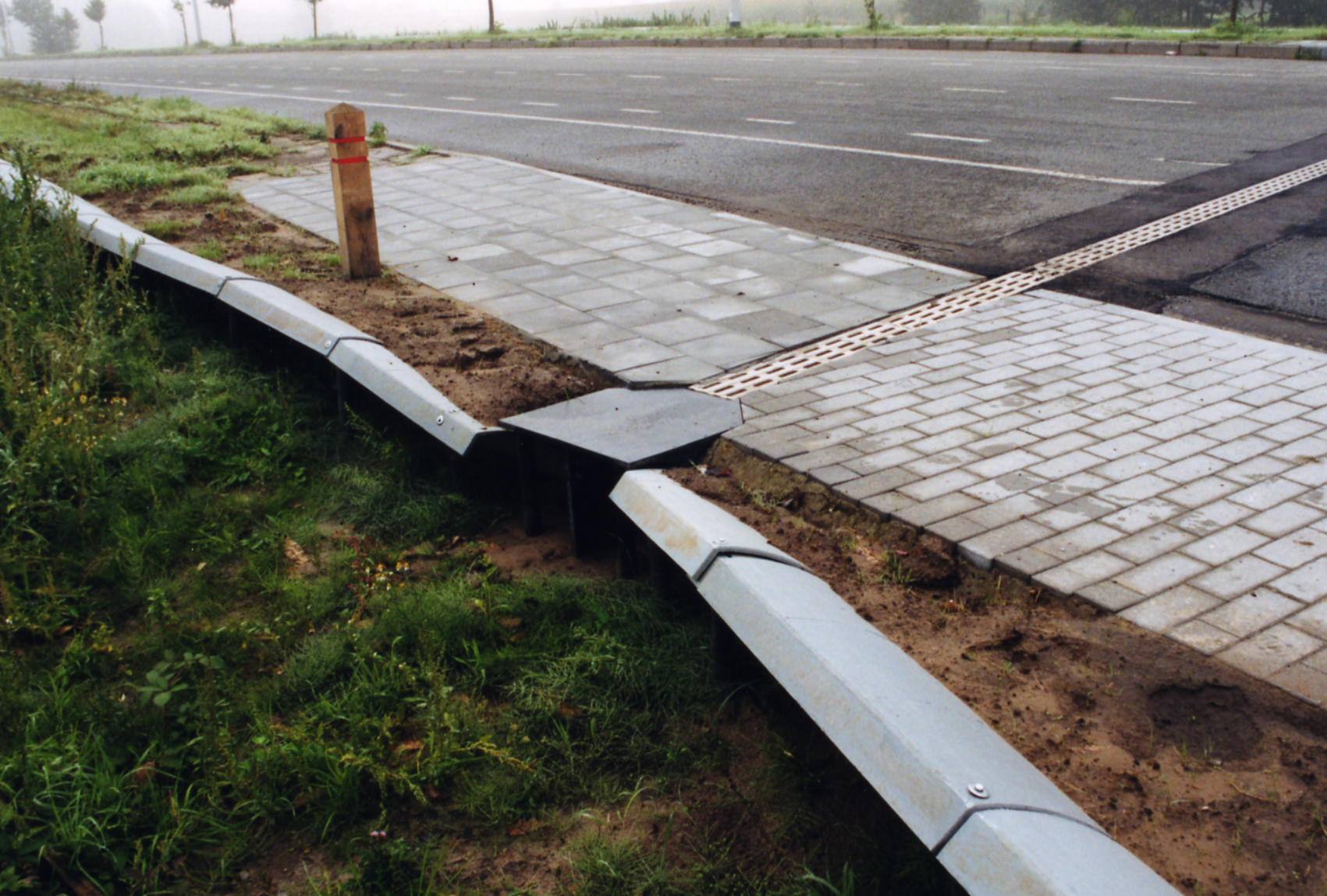 geleidingswand aan de paddentunnel