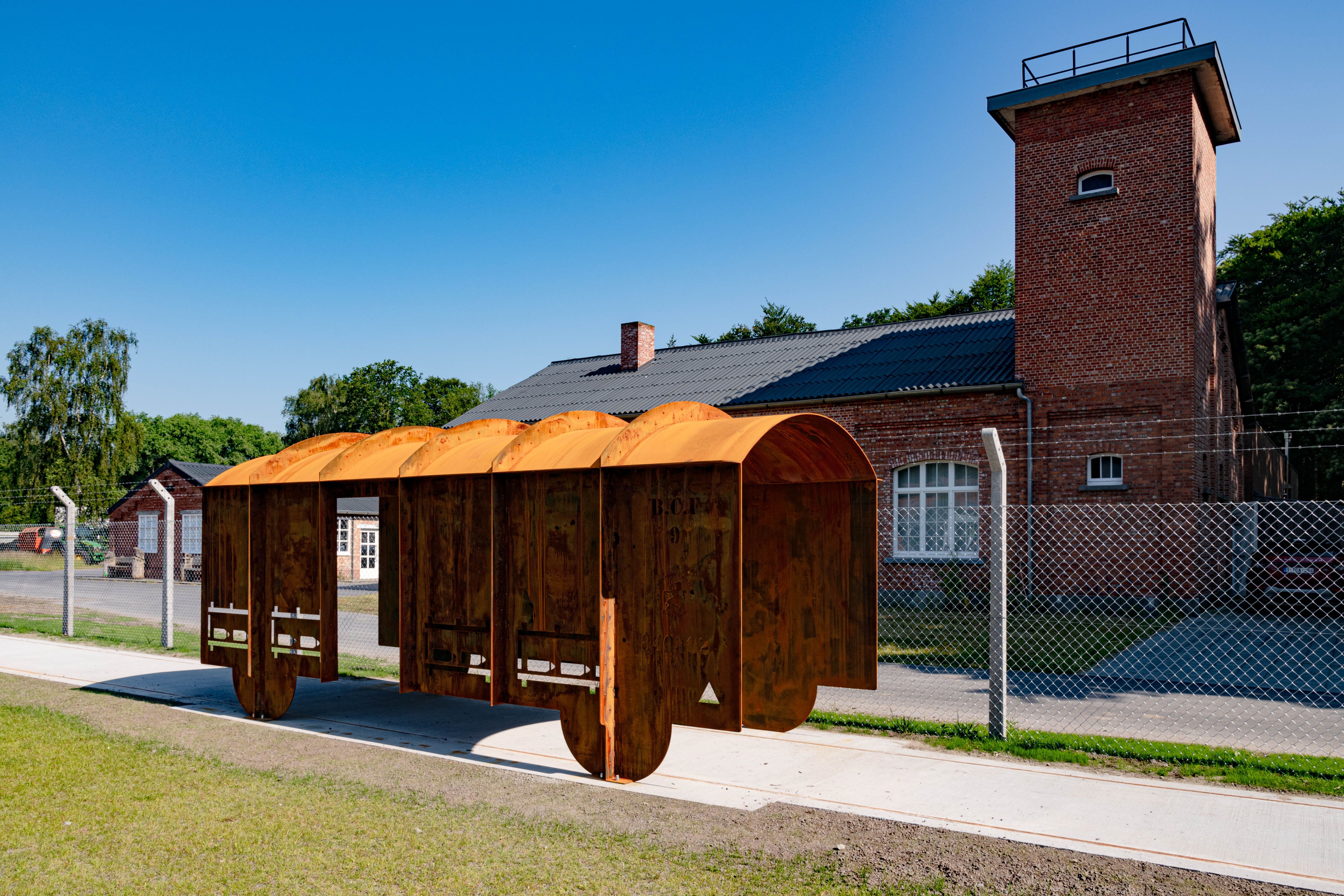kusntwerk - wagon in cortenstaal