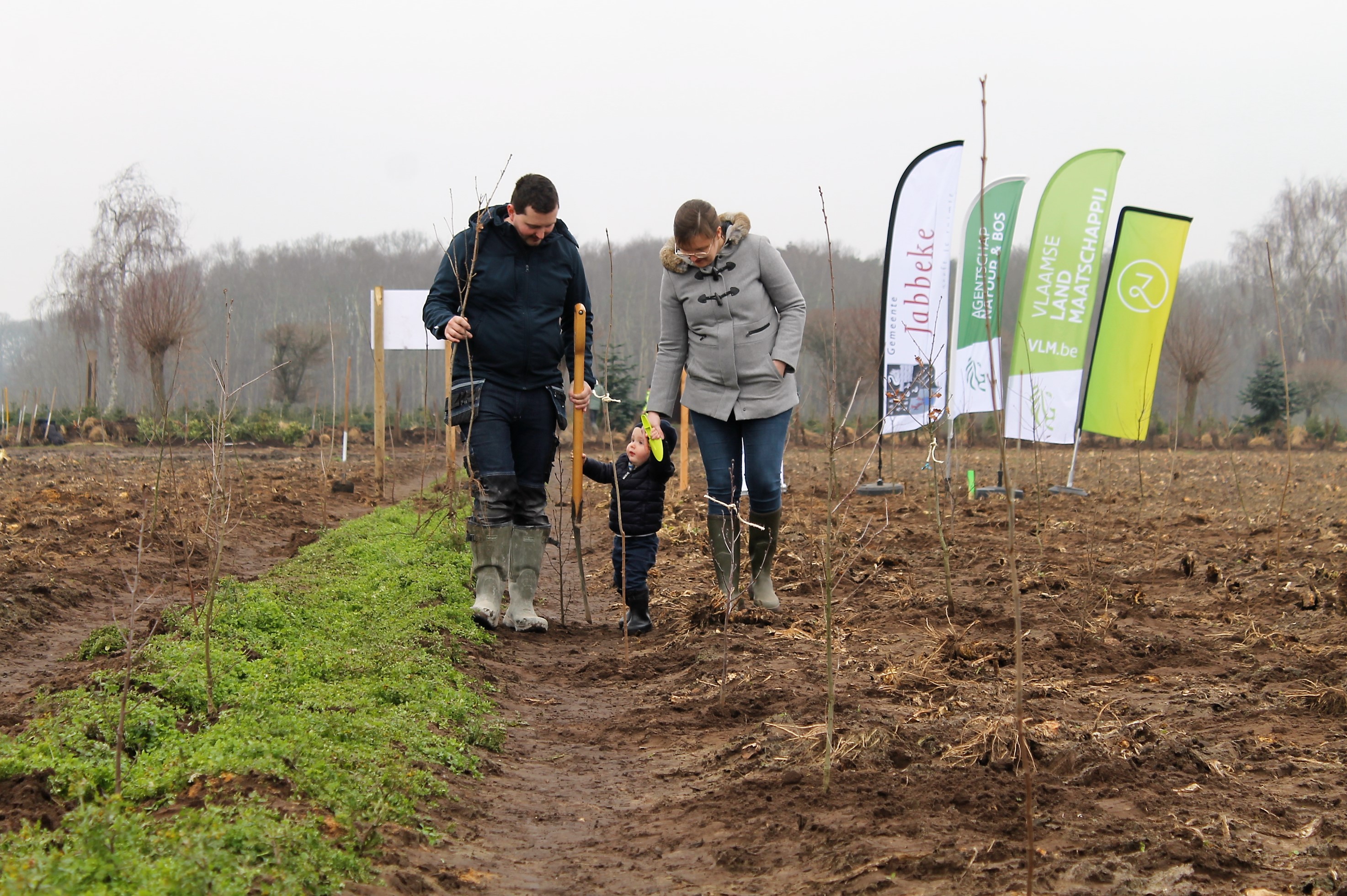 jong gezin plant mee geboortebos 