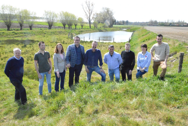 groepsfoto bij waterbergingsproject Moubeek