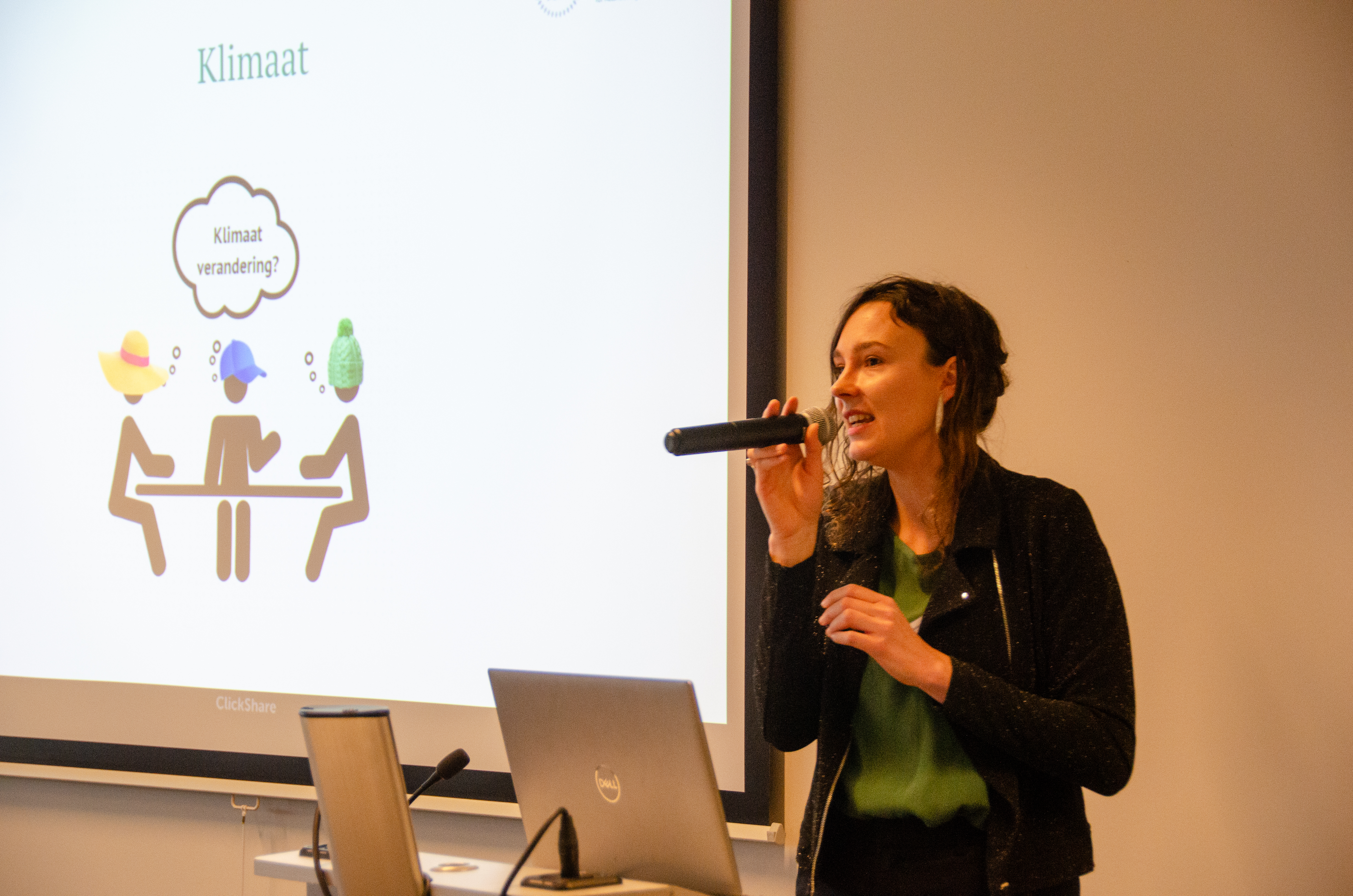 projectleider staat aan micro