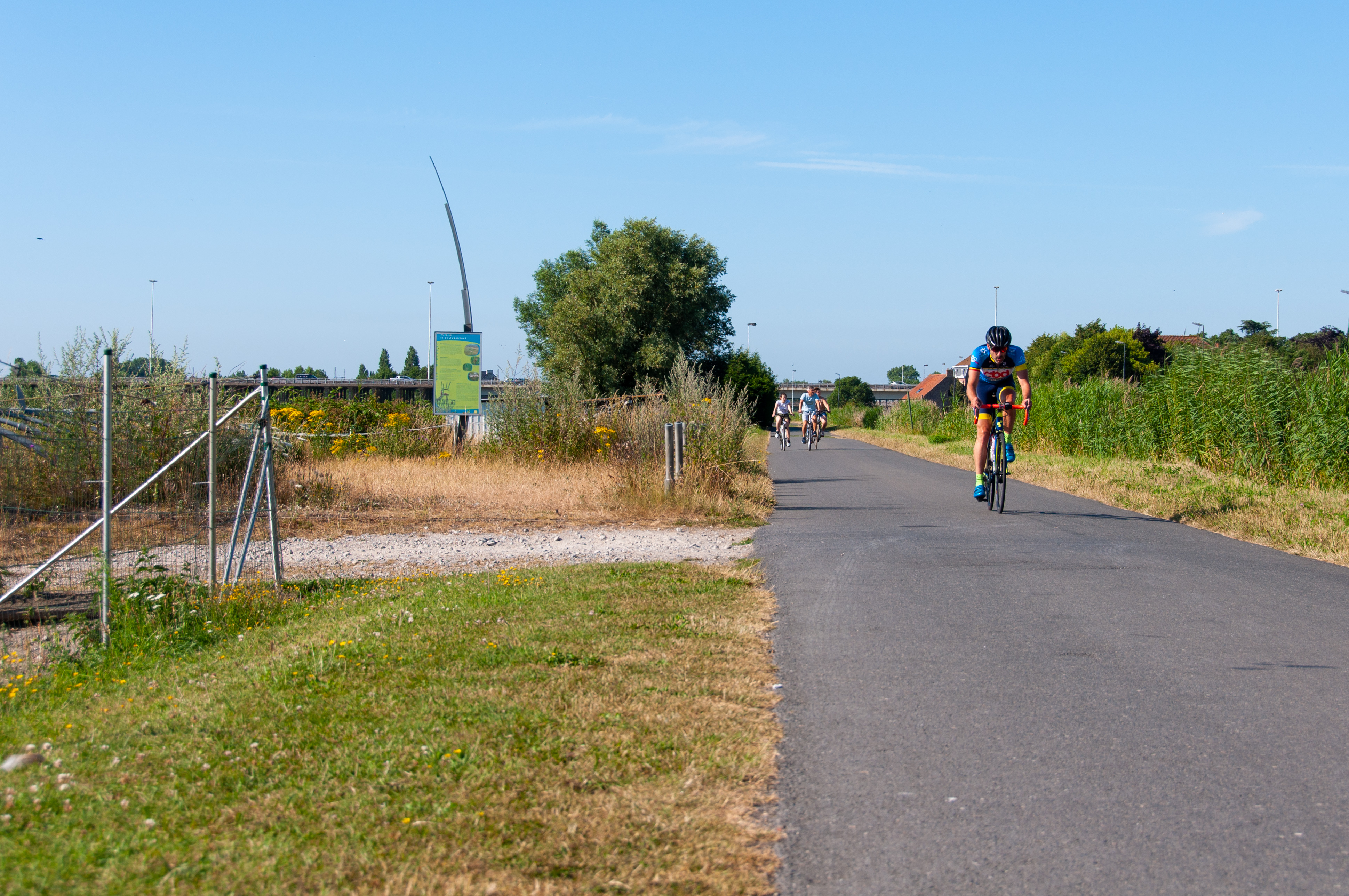 fietspaden langs het natuurgebied