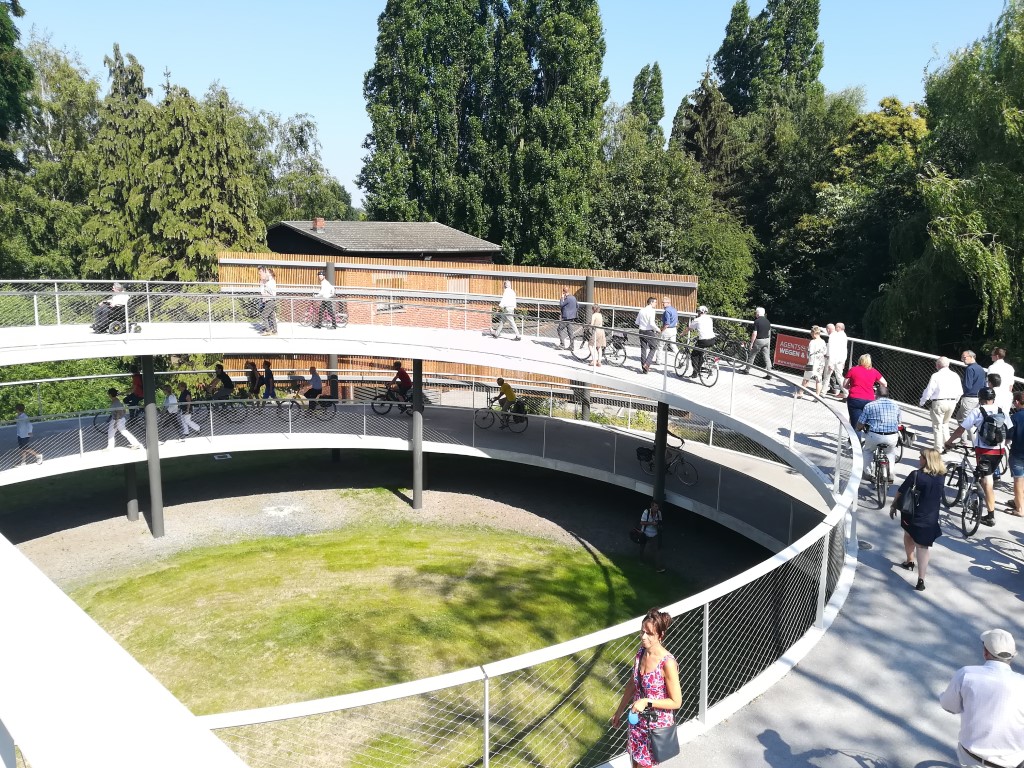 Inwandelen van de brug over de E40 