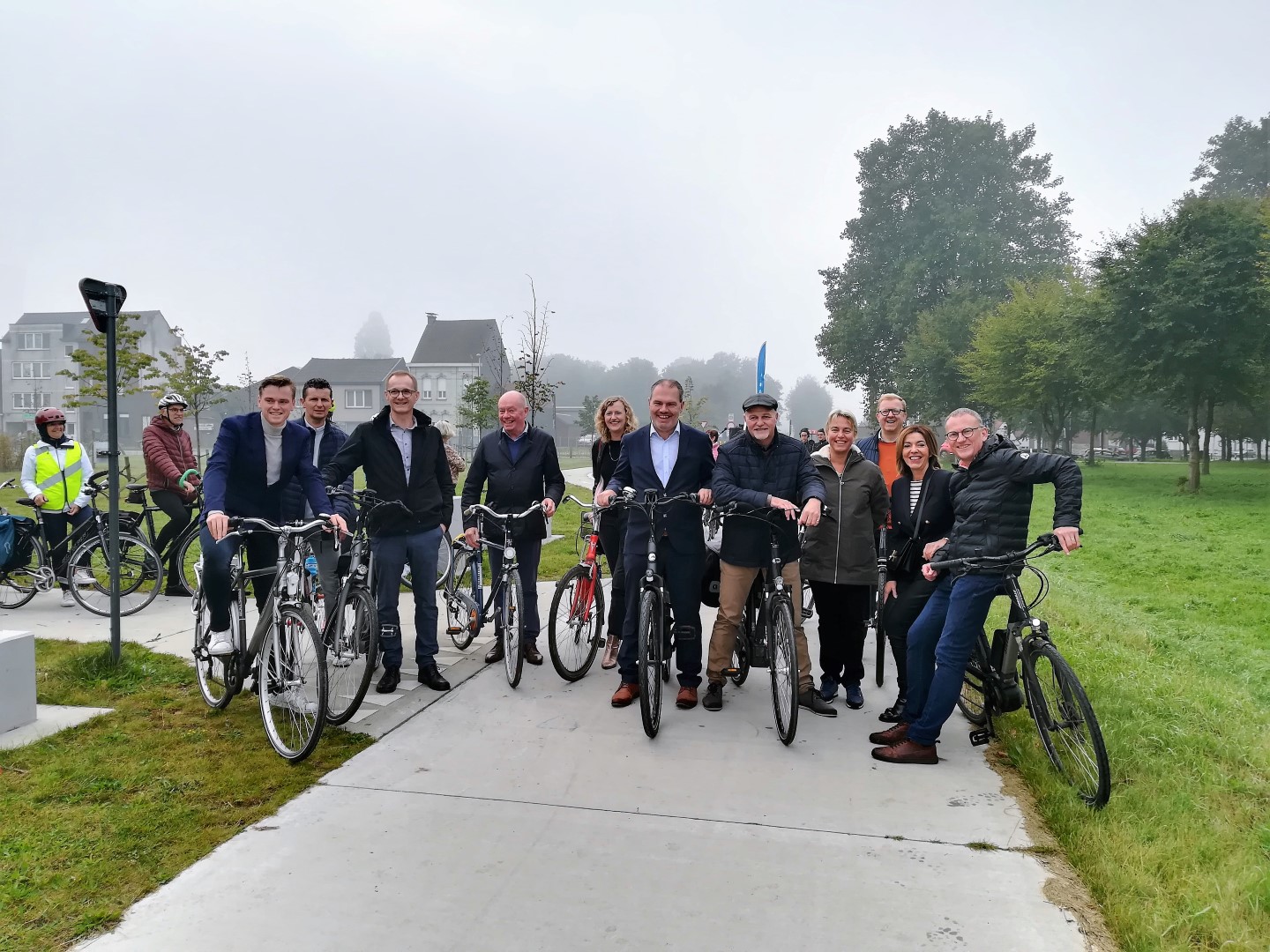 Verschillende projectpartners fietsten samen met bewoners de koppelingsgebieden in
