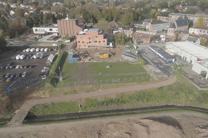 Foto toont een dronebeeld van de huidige site
