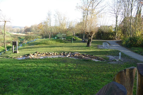 Foto toont de speeltuin naast Wijk het Geer